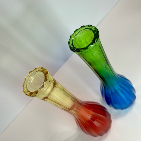 VTG Retro Jeanette Ribbed Amberina Bud Vase Green Blue  Red Yellow Ombre Set 2 - Picture 7 of 11